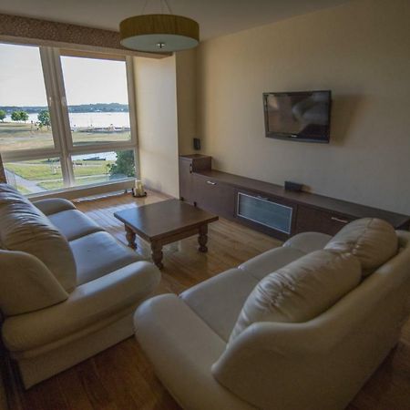 Cozy Apartment With A Wonderful Lake View Тельшяй Экстерьер фото