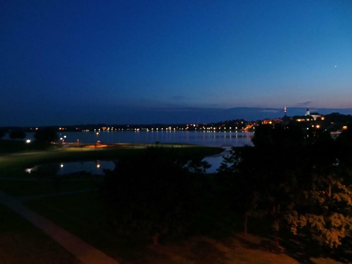Cozy Apartment With A Wonderful Lake View Тельшяй Экстерьер фото
